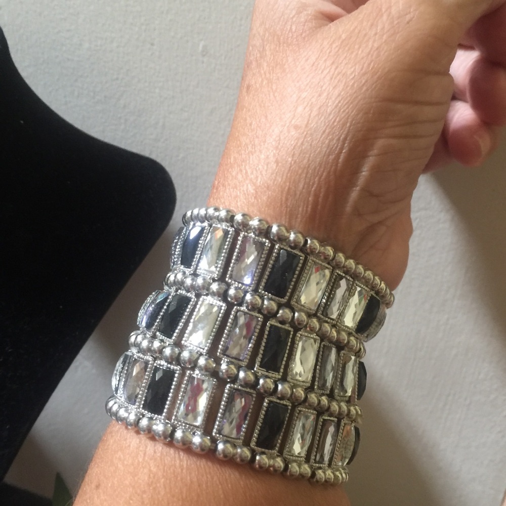 GUESS wrist cuff stretch bracelet with rhinestones